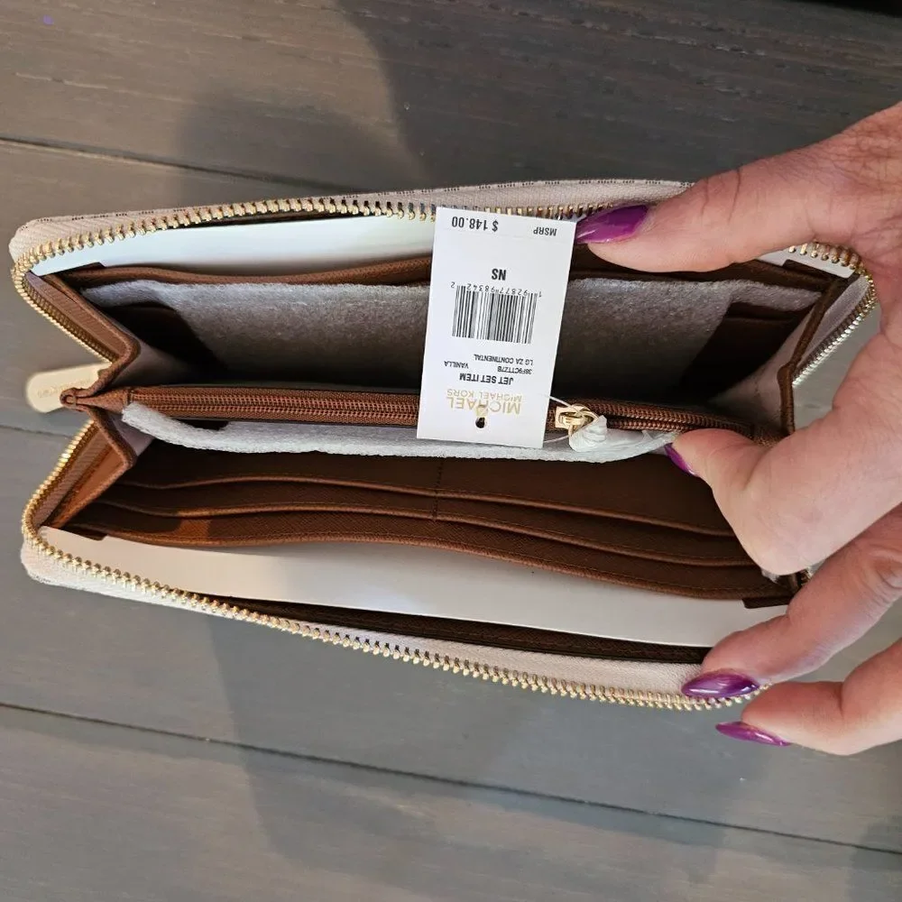 Michael Kors Jet Set Travel Vanilla Signature Continental Wallet Size Large